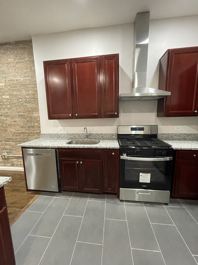 3345 N Clark St in Chicago, IL - Building Photo - Building Photo