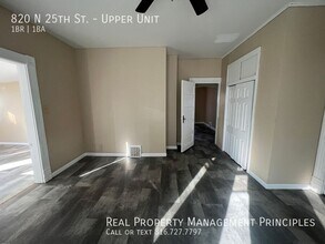 820 N 25th St-Unit -Upper Unit in St. Joseph, MO - Building Photo - Building Photo