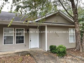 8381 Hollis St in Douglasville, GA - Building Photo
