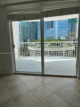 1420 Brickell Bay Dr in Miami, FL - Building Photo - Building Photo