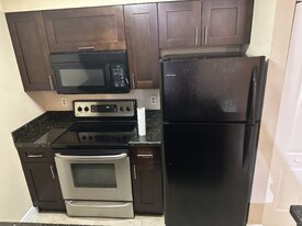 2811 N Oakland Forest Dr, Unit 209 in Oakland Park, FL - Building Photo