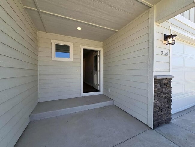 258 Emma Dr in Wenatchee, WA - Building Photo - Building Photo