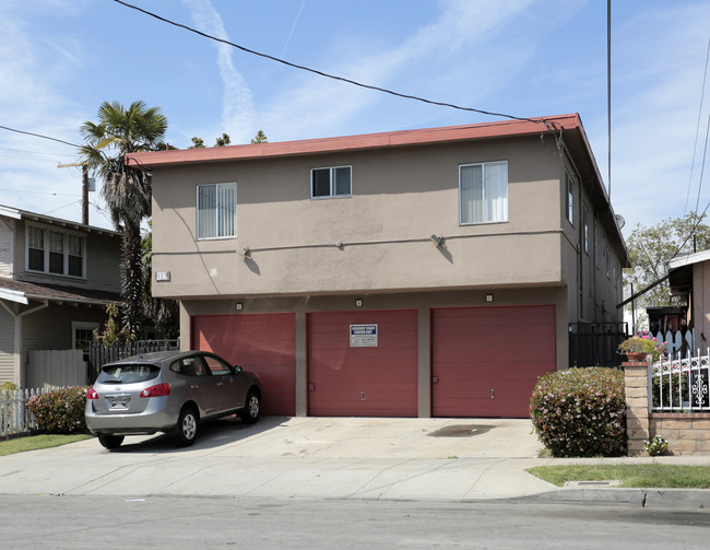 513 E 25th St in Long Beach, CA - Foto de edificio - Building Photo