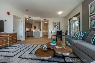 74 Ashford St, Unit 307 in Boston, MA - Foto de edificio - Building Photo