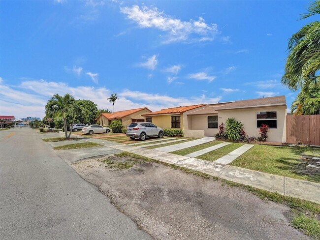 9843 SW 2nd St in Miami, FL - Building Photo - Building Photo