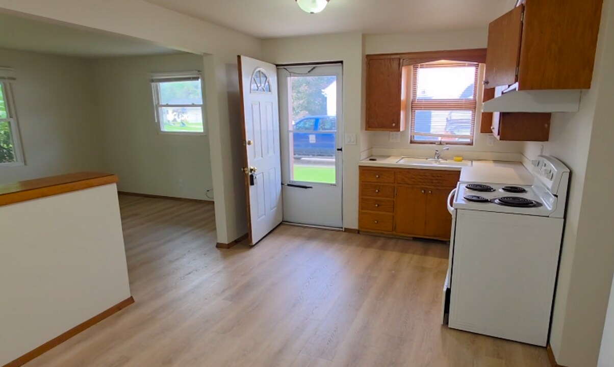 807-809 Sherry St in Neenah, WI - Building Photo
