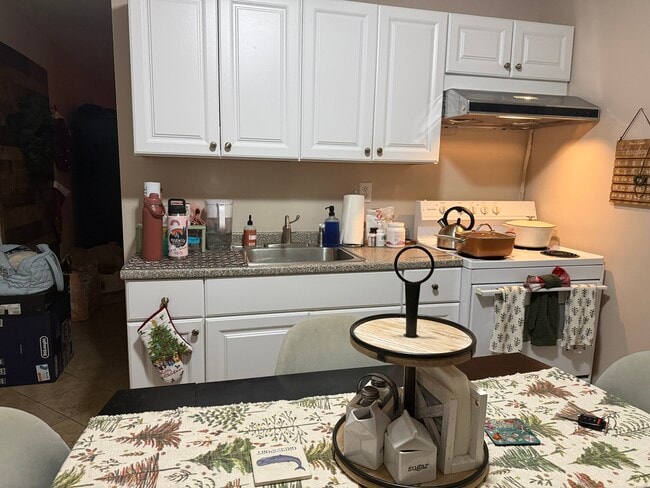 16 Gridley St, Unit Studio Apartment in West Islip, NY - Building Photo - Building Photo