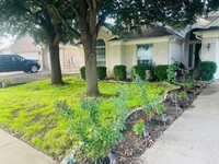 3845 Harvey Penick Dr, Unit Apartment in Round Rock, TX - Building Photo - Building Photo