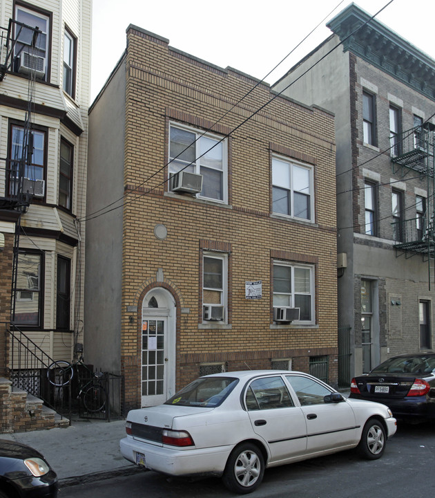 902 Bergenline Ave in Union City, NJ - Building Photo