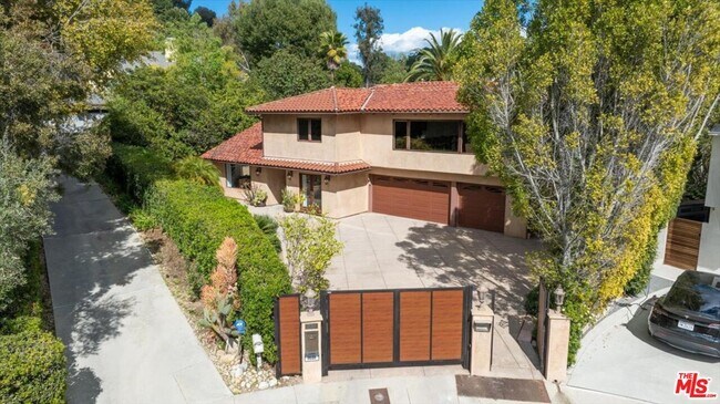 9686 Moorgate Rd in Beverly Hills, CA - Building Photo - Building Photo