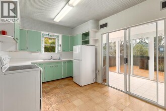 2950 W 31st Ave in Vancouver, BC - Building Photo - Building Photo