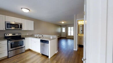 3035 Parkwild Dr in Bettendorf, IA - Building Photo - Building Photo