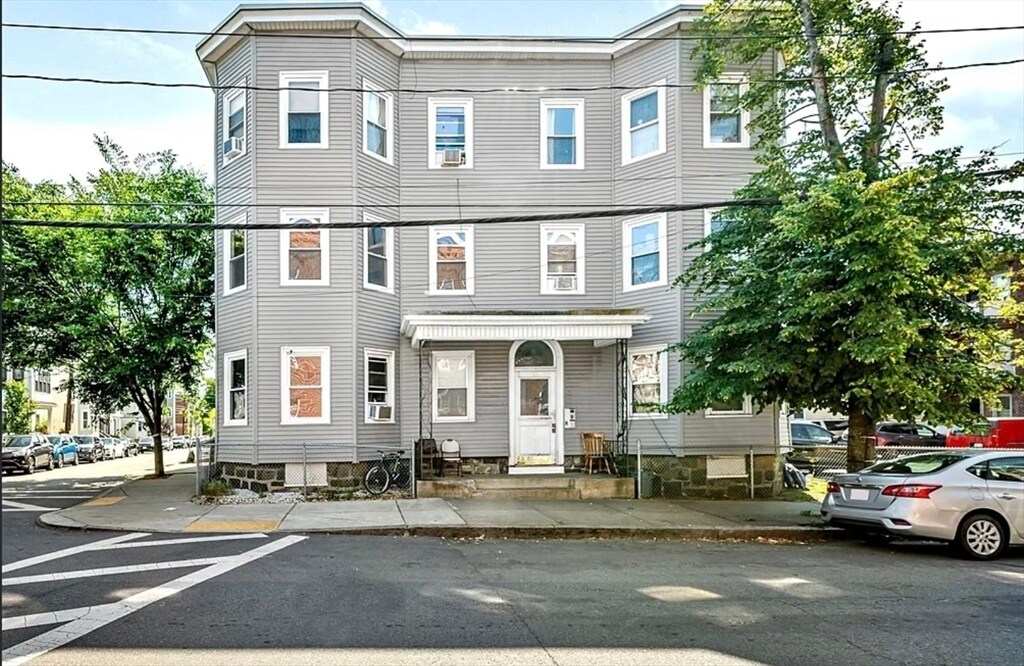 61 Shurtleff St in Chelsea, MA - Building Photo