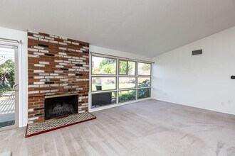 4654 Glacier Ave in San Diego, CA - Foto de edificio - Building Photo