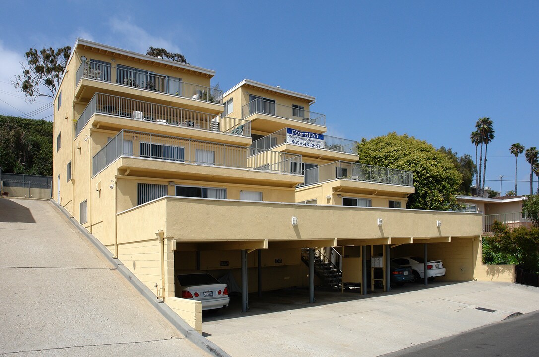 Hilltop Terrace in Ventura, CA - Building Photo