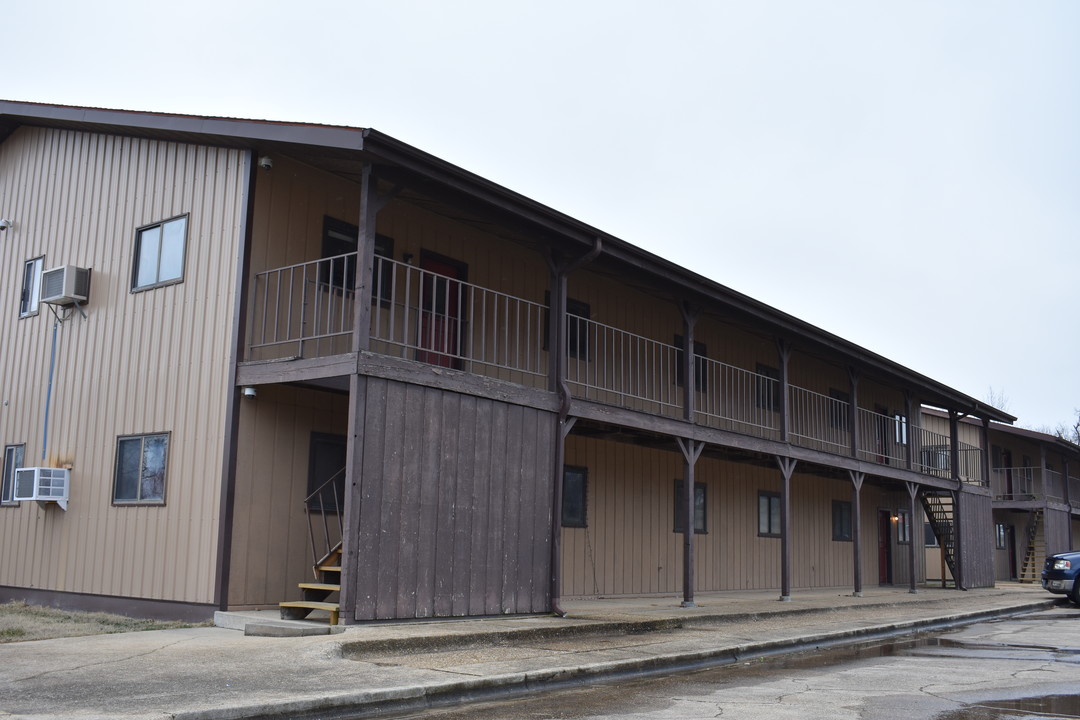 Brookshire Apartments in Ava, MO - Building Photo