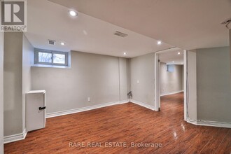 645 Wilson St in Hamilton, ON - Building Photo - Building Photo