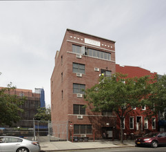 713 Metropolitan Ave in Brooklyn, NY - Building Photo - Building Photo