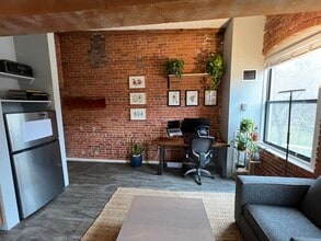 222 Williams St E in Glastonbury, CT - Foto de edificio - Building Photo