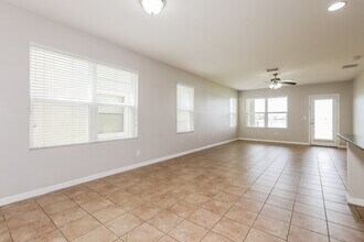 10220 Newminster Loop in Ruskin, FL - Building Photo - Building Photo
