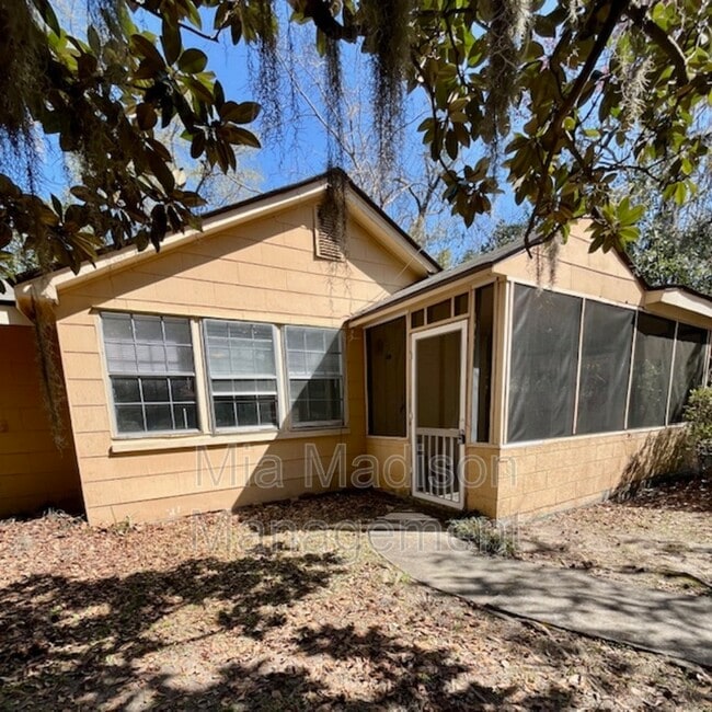 40 Wesley St in Savannah, GA - Foto de edificio - Building Photo