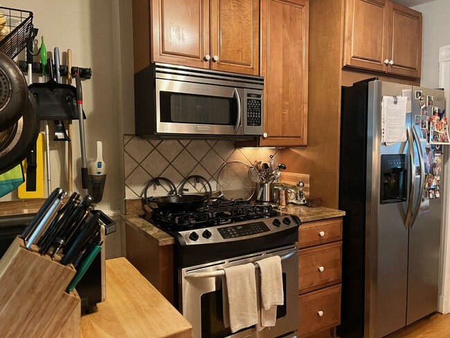 11 Eustis St, Unit 1T in Cambridge, MA - Foto de edificio - Building Photo