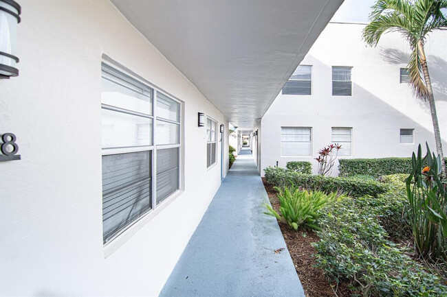 789 Normandy Trail in Delray Beach, FL - Foto de edificio - Building Photo