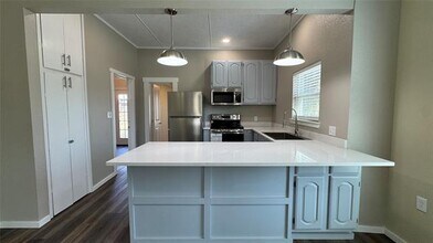306 E Main St in Wolfe City, TX - Building Photo - Building Photo