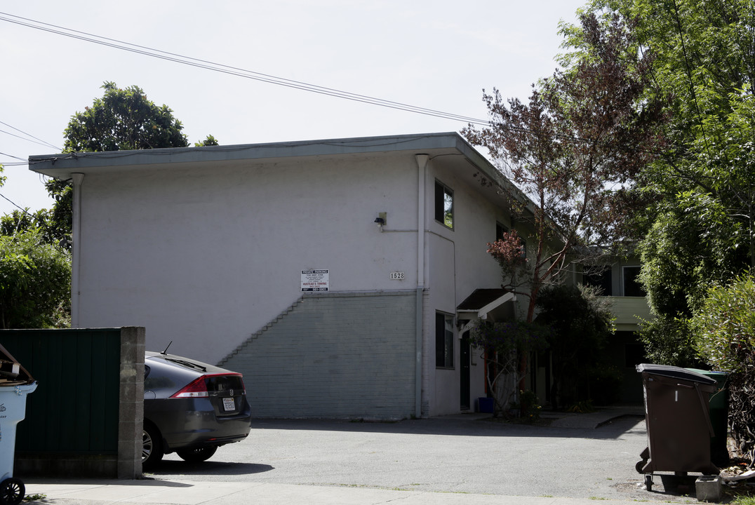 1528 Woolsey St in Berkeley, CA - Building Photo