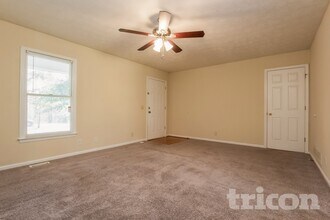 252 Elizabeth Dr in Monroe, GA - Foto de edificio - Building Photo