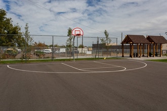 Monaco Lakes Apt in Denver, CO - Building Photo - Building Photo