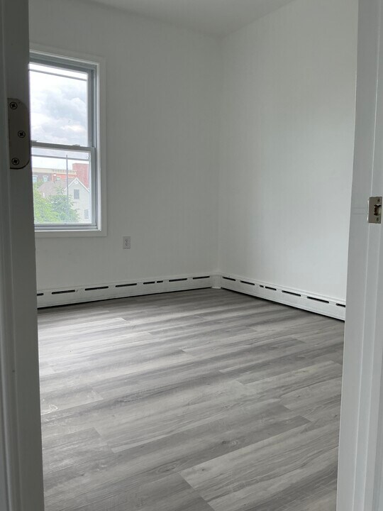 42 Lanza Ave, Unit 2 in Garfield, NJ - Building Photo