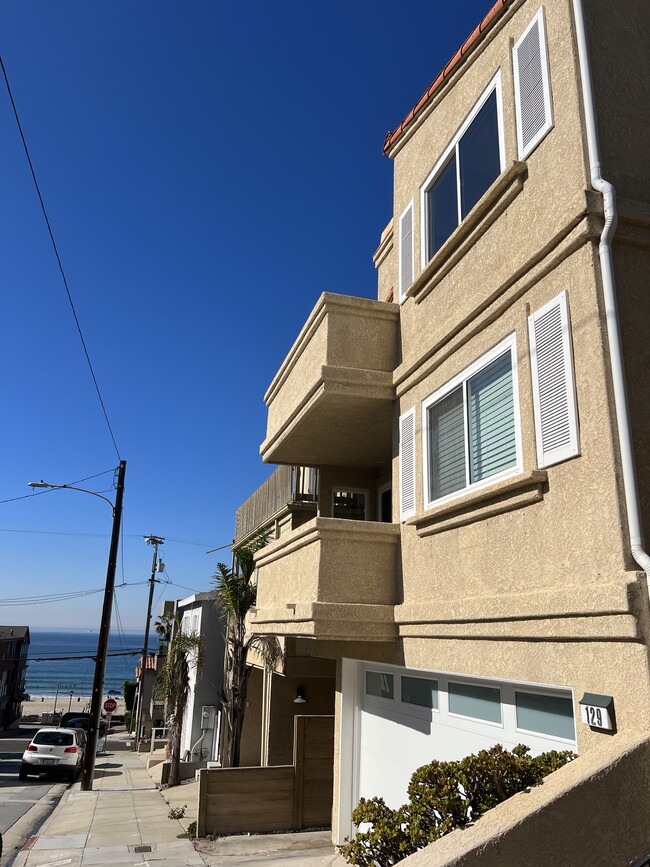 129 38th St, Unit B in Manhattan Beach, CA - Foto de edificio - Building Photo