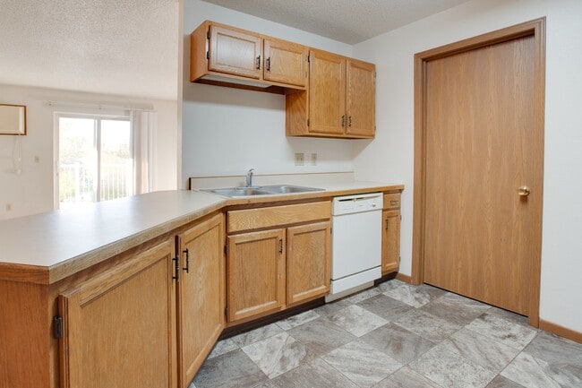 Bluemont Village Apartments in Fargo, ND - Foto de edificio - Building Photo