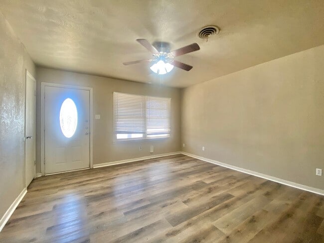 4904 7th St in Lubbock, TX - Building Photo - Building Photo