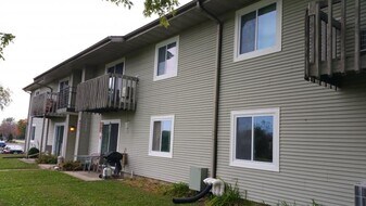 6578 Lake Rd in Windsor, WI - Building Photo