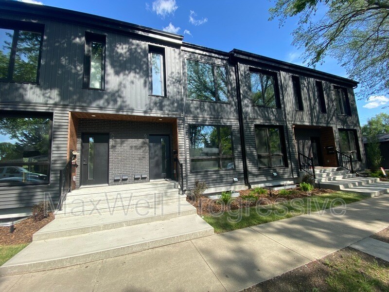 6415-6493 93 St NW in Edmonton, AB - Building Photo