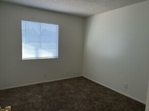 4754 E Harmon Ave in Las Vegas, NV - Building Photo - Building Photo