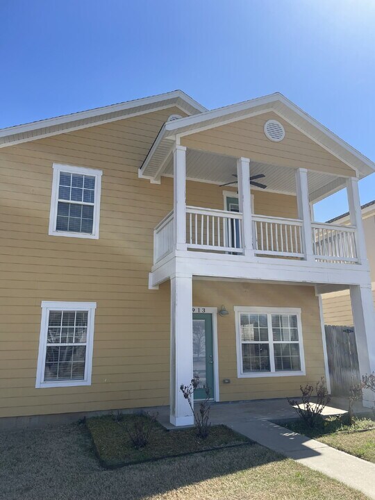 3913 SW Peachwood Dr in Bentonville, AR - Foto de edificio