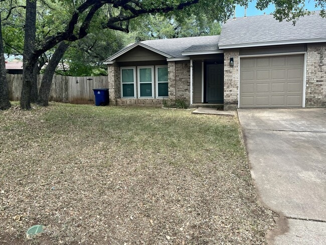4501 Dorsett Oaks Cir, Unit A in Austin, TX - Building Photo - Building Photo