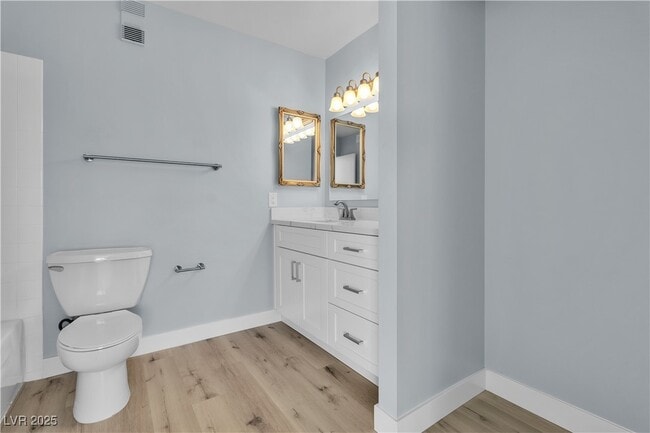 property at 725 N Royal Crest Cir