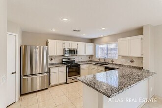 189 Carlsbad Caverns St in Henderson, NV - Foto de edificio - Building Photo
