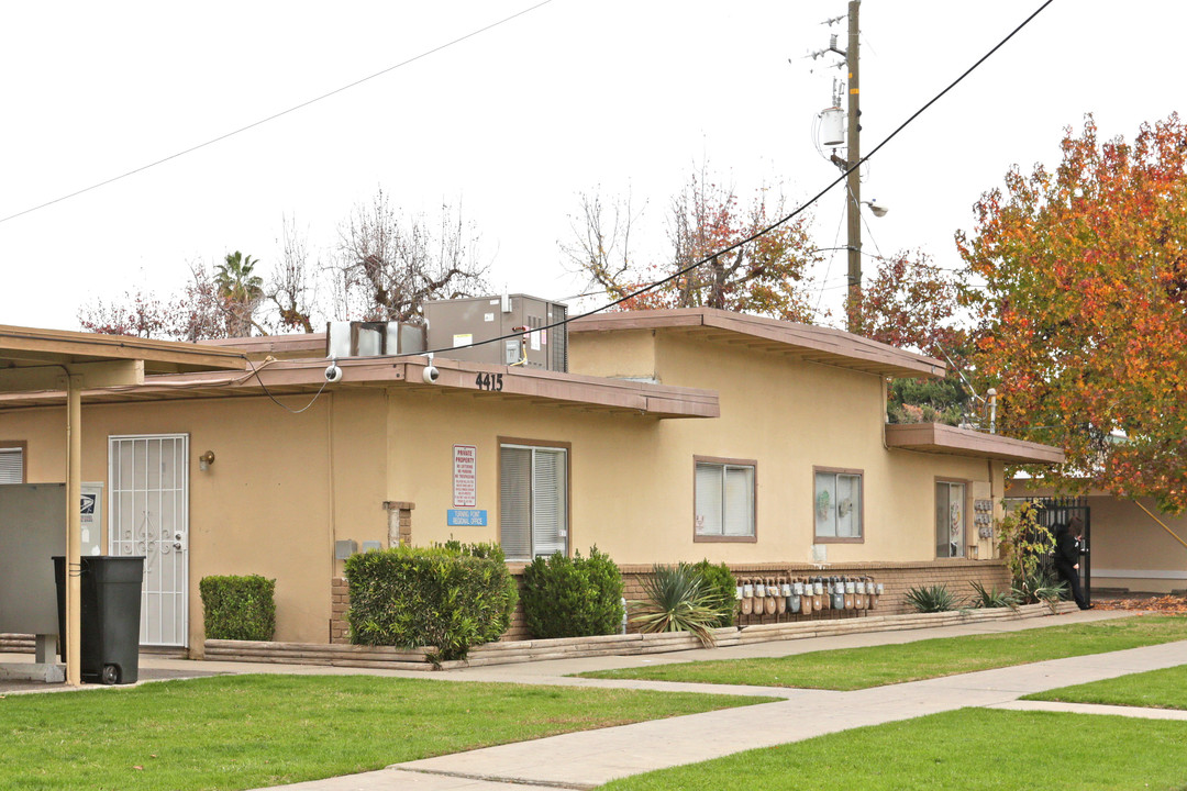 Clark Apartments in Fresno, CA - Building Photo