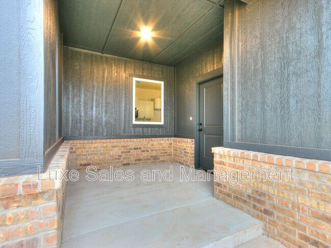 8024 NW 110th Dr in Oklahoma City, OK - Building Photo - Building Photo
