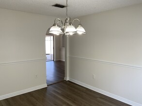 4618 Newbourne Way in Valrico, FL - Building Photo - Building Photo