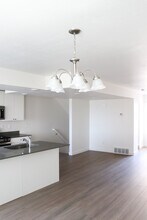 182 S Bushnell Way in Clearfield, UT - Building Photo - Building Photo