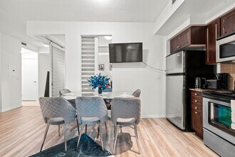 215 Angelique St in Toronto, ON - Building Photo - Building Photo