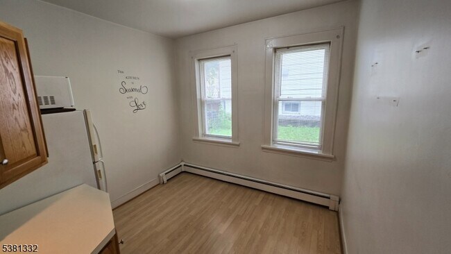 246 Lakeview Ave in Clifton, NJ - Building Photo - Building Photo