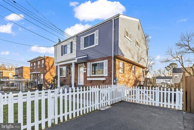 3918 Usher Ave in Alexandria, VA - Foto de edificio - Building Photo