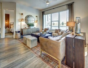 221 W Lancaster Ave in Fort Worth, TX - Building Photo - Building Photo